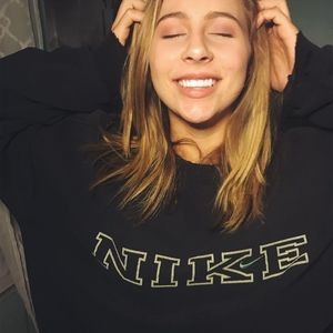 Meet your Posher, Stella